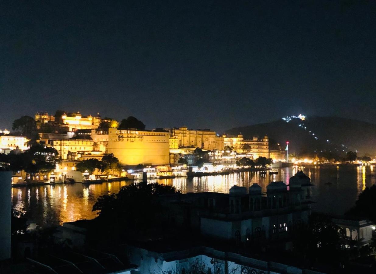 Hotel Nirvana Lakeside Udaipur Exterior foto